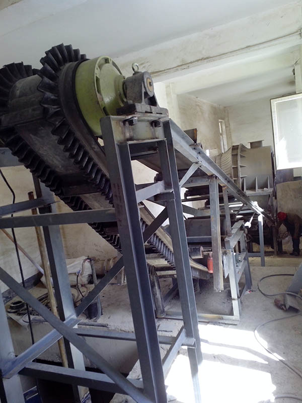 裙邊皮帶機 內(nèi)蒙托克托縣安裝現(xiàn)場